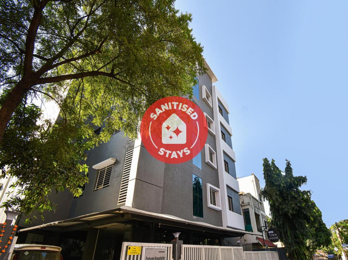 Oyo Townhouse 498 Hotel Western Наґпур Екстер'єр фото